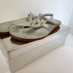 Sigerson Morrison classic thong sandal silver leather US 8.5 EUC